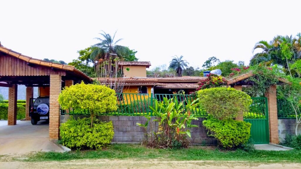 Casa de quatro quartos em área de 2000m²