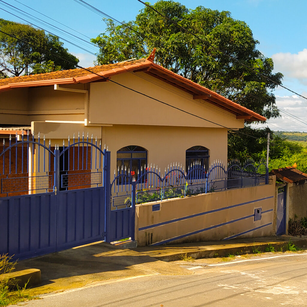 Casa com ótima localização-centro Capim Branco