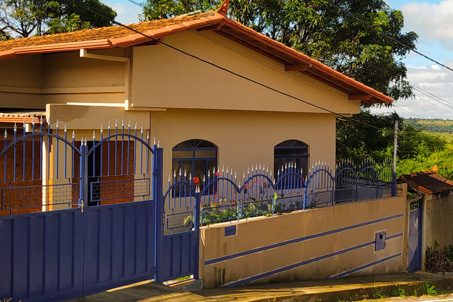 Casa com ótima localização-centro Capim Branco